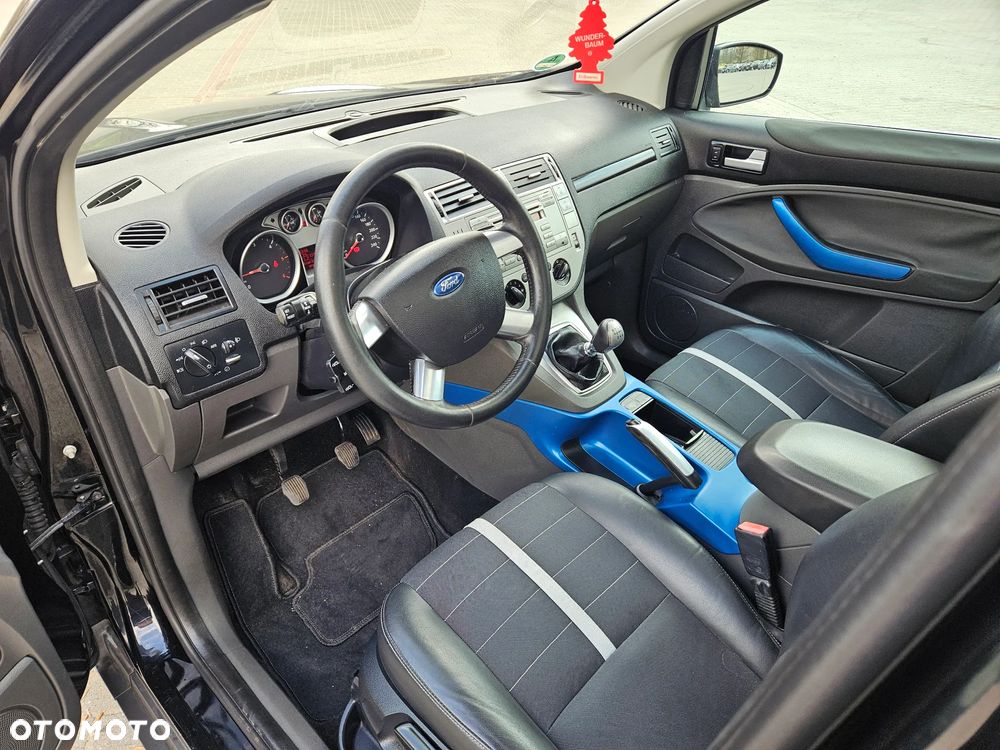 Ford Kuga 2.0 TDCi 2x4 Titanium - 12