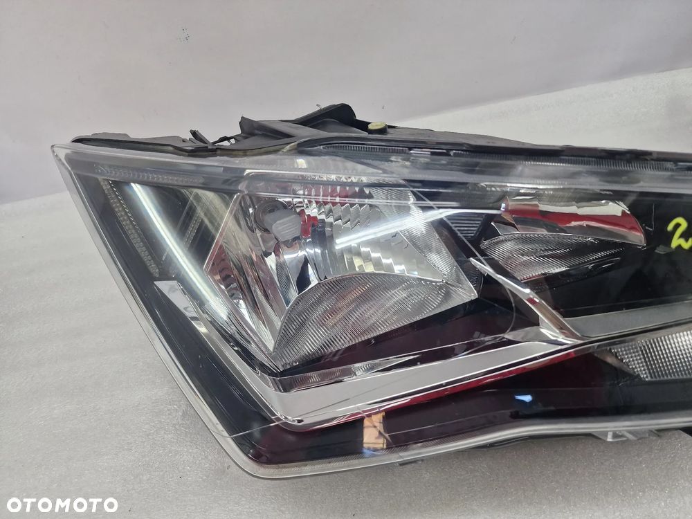 SEAT ATECA 576 16- PRAWA ZWYKŁA LAMPA PRZEDNIA PRZÓD + LED , NR 576941006A , NR AUKCJI LA253 - 5
