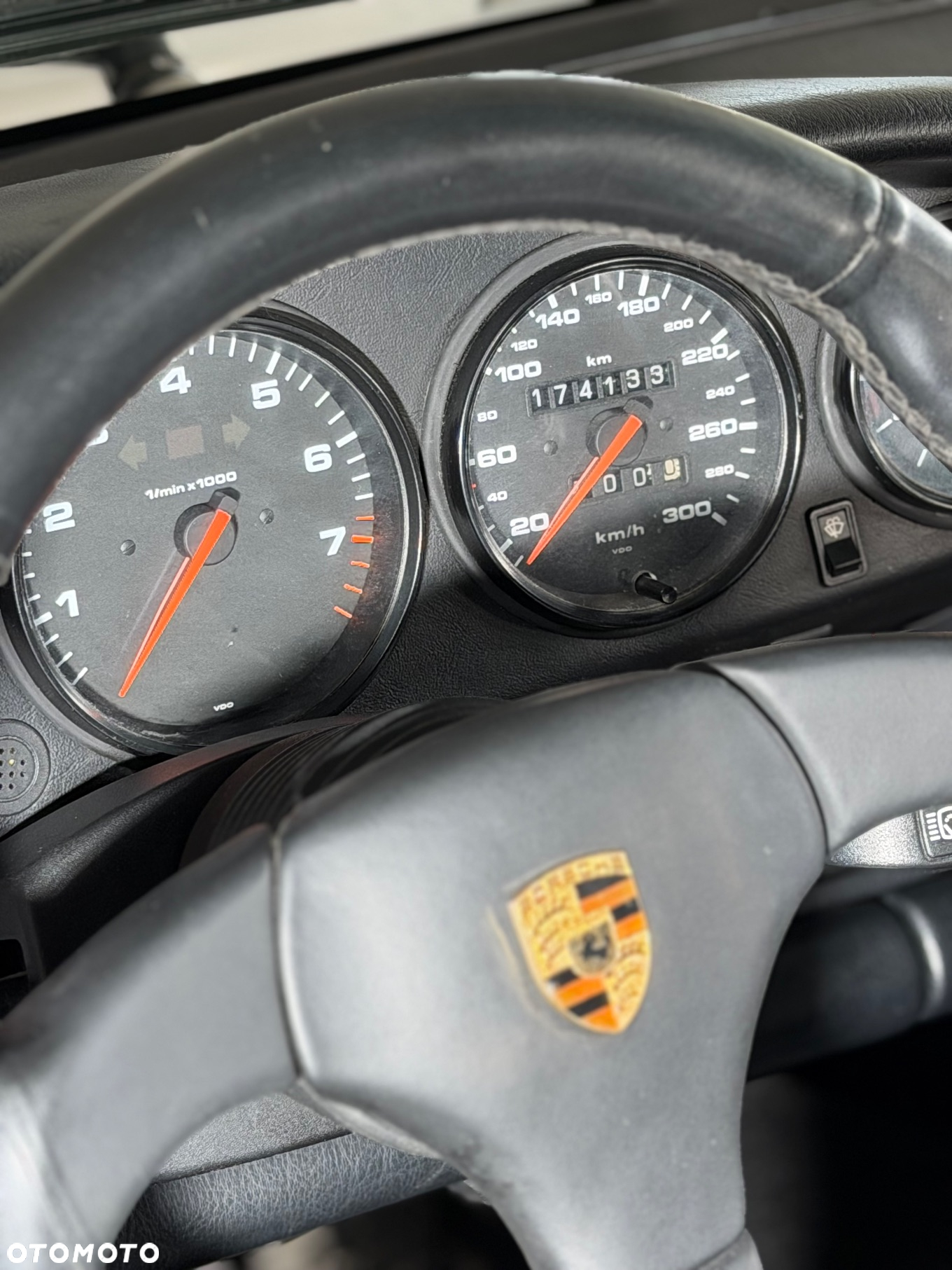 Porsche 911 Carrera 2 - 11