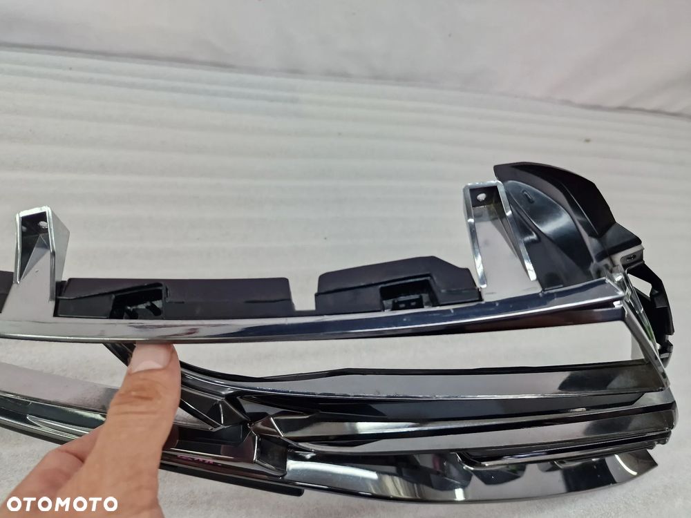 HYUNDAI TUCSON IV 20- PRAWA KRATKA / CHROM / NAKŁADKA NA LAMPĘ PRZEDNIĄ PRZÓD , NR N7922-16010 , NR AUKCJI GL611 - 7
