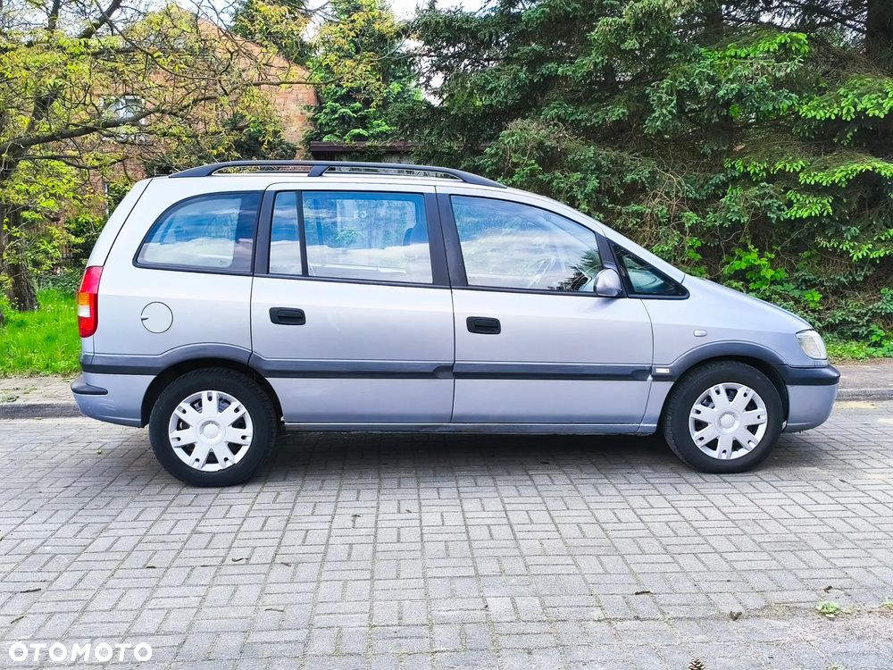 Opel Zafira 1.6 16V Comfort - 4