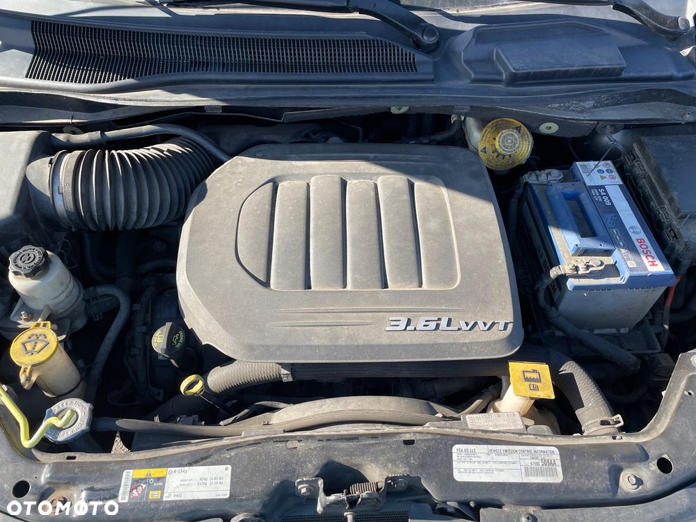 Chrysler Town & Country 3.6 Limited - 19