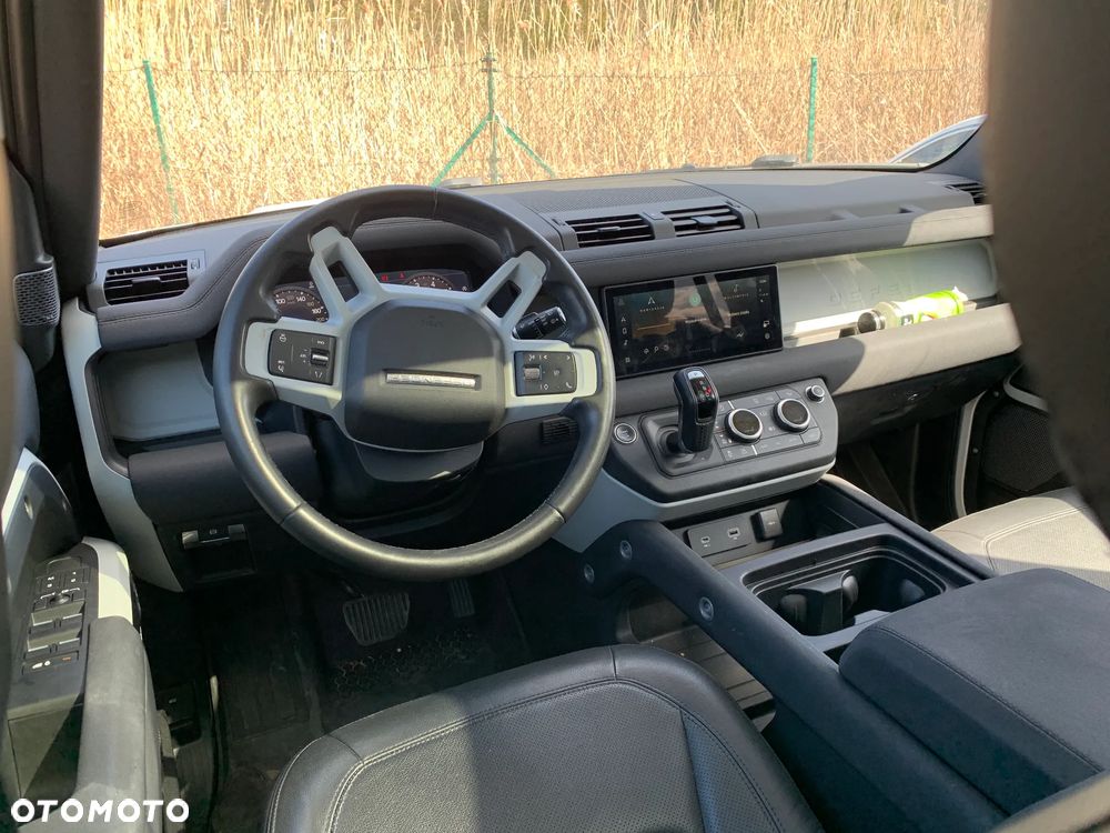 Land Rover Defender 110 P300 - 18