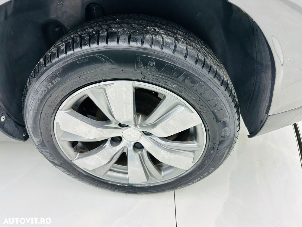 Peugeot 2008 PureTech 82 Style - 9