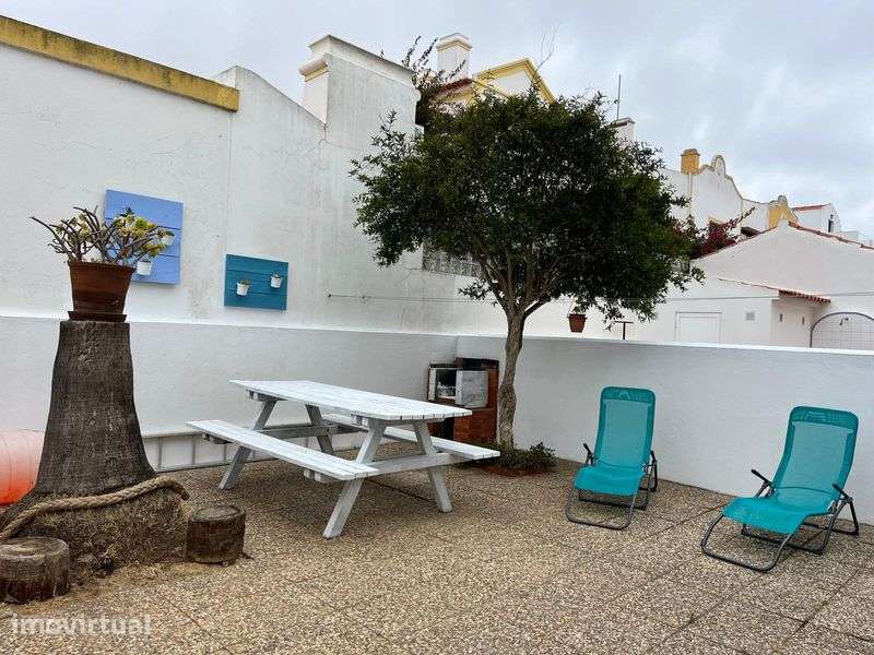 T2 grande pátio e barbecue 5 min pé da praia