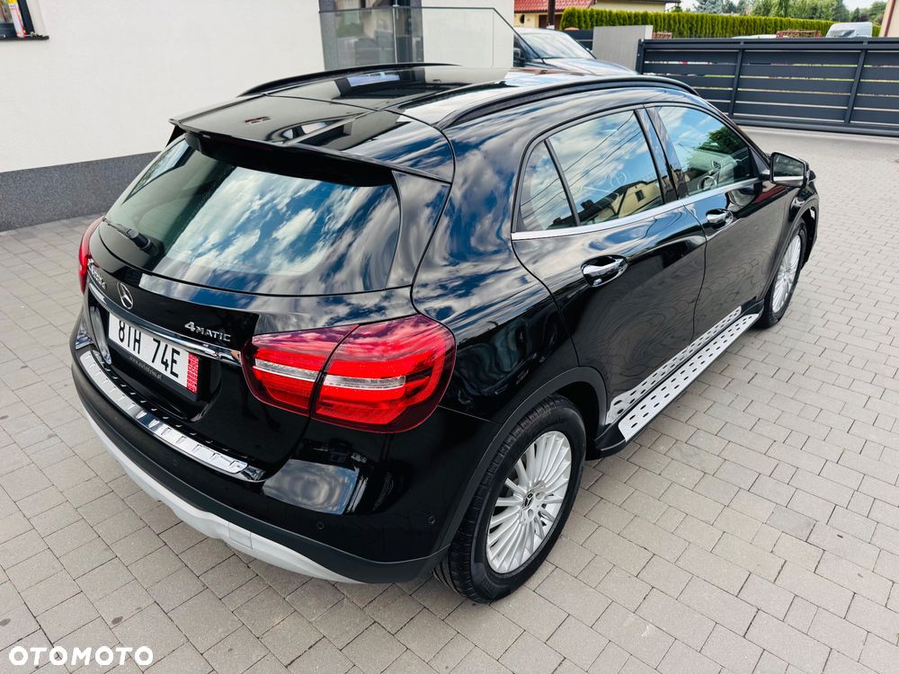 Mercedes-Benz GLA 200 d 4Matic 7G-DCT - 12