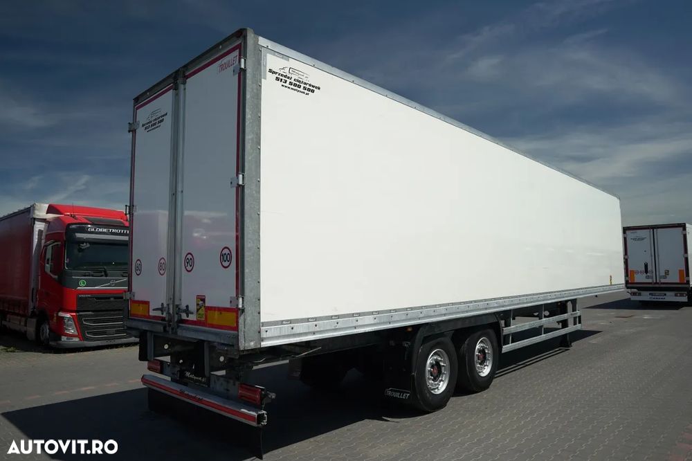 Fruehauf TROUILLET / CONTAINER / COFFER / DOUĂ AXE SAF / PODEA FOARTE REZISTENTĂ: ȘIMBĂTĂ / SAF / 2022 - 8