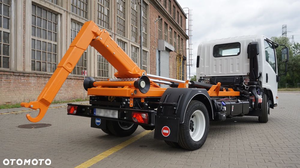Isuzu ML 27 NLR85 - 6