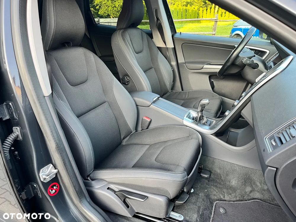 Volvo XC 60 D4 Momentum - 16