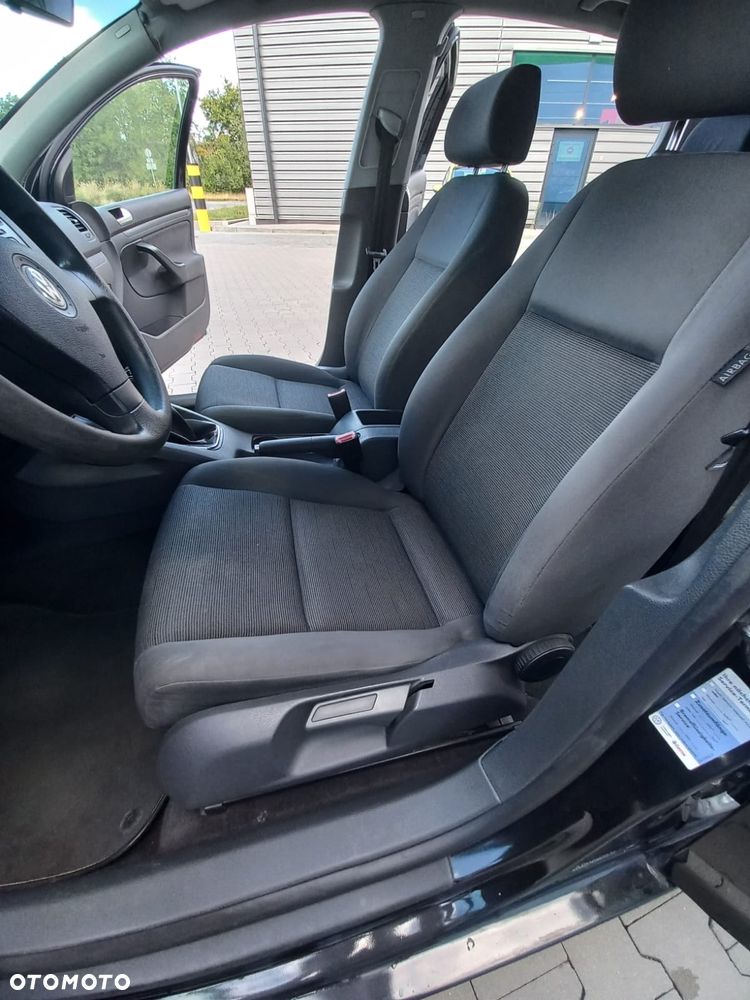 Volkswagen Golf - 32