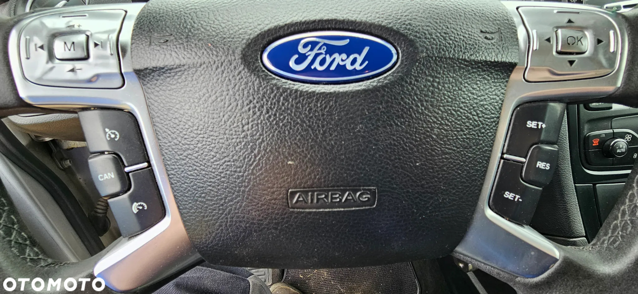 Ford S-Max - 17