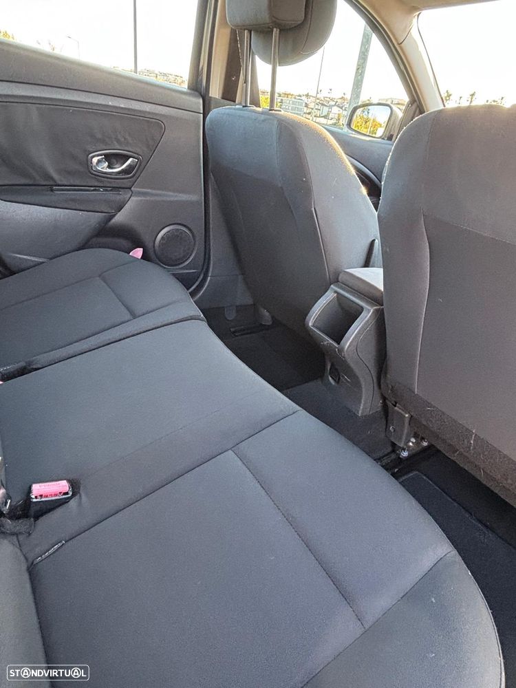 Renault Mégane Sport Tourer - 9