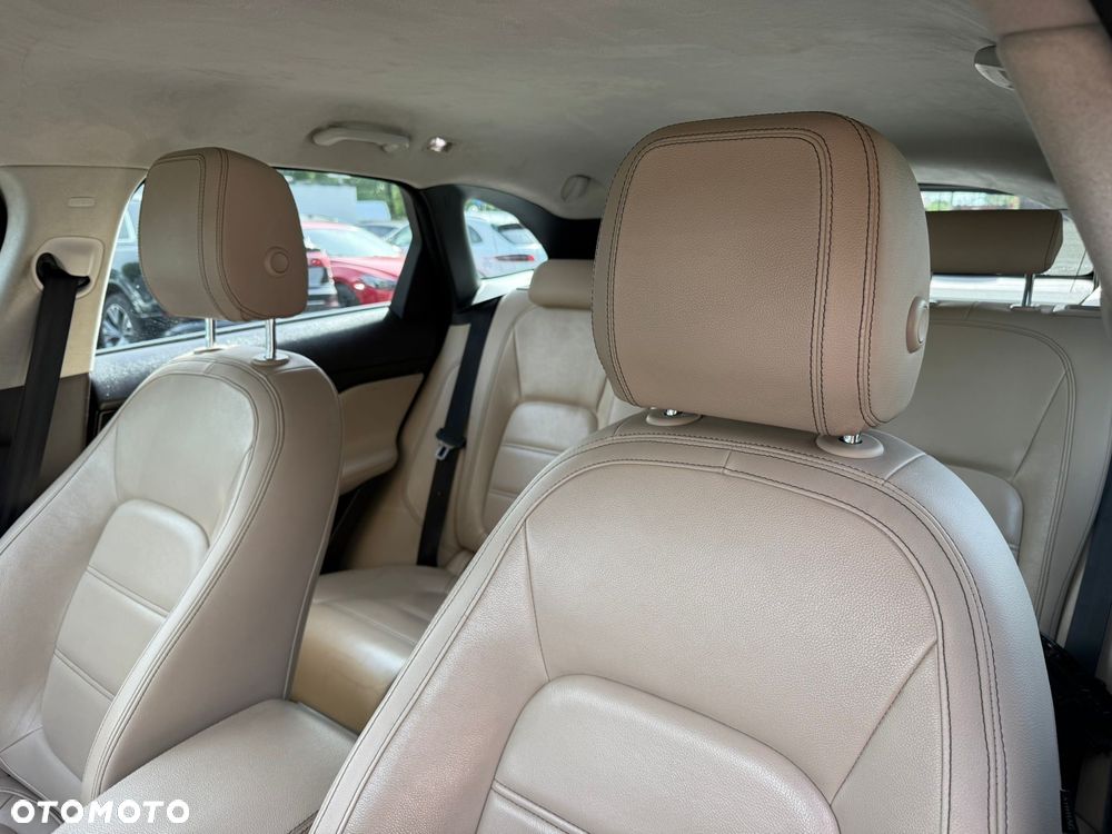 Jaguar F-Pace - 23