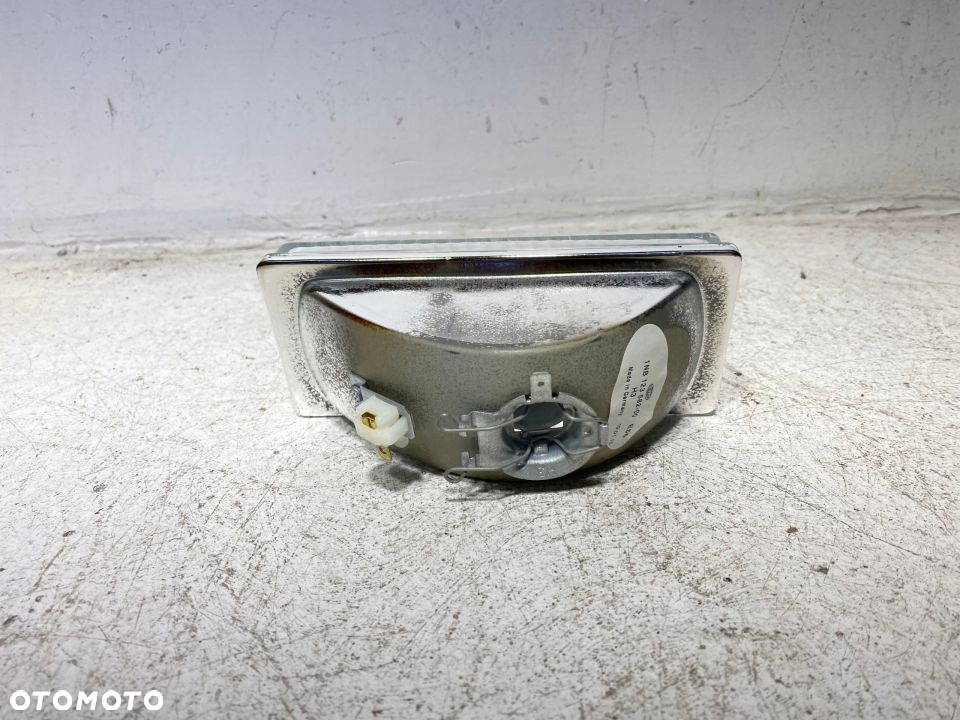 HALOGEN PRAWY BMW3 E30 1983-1987 - NOWY HELLA - 2