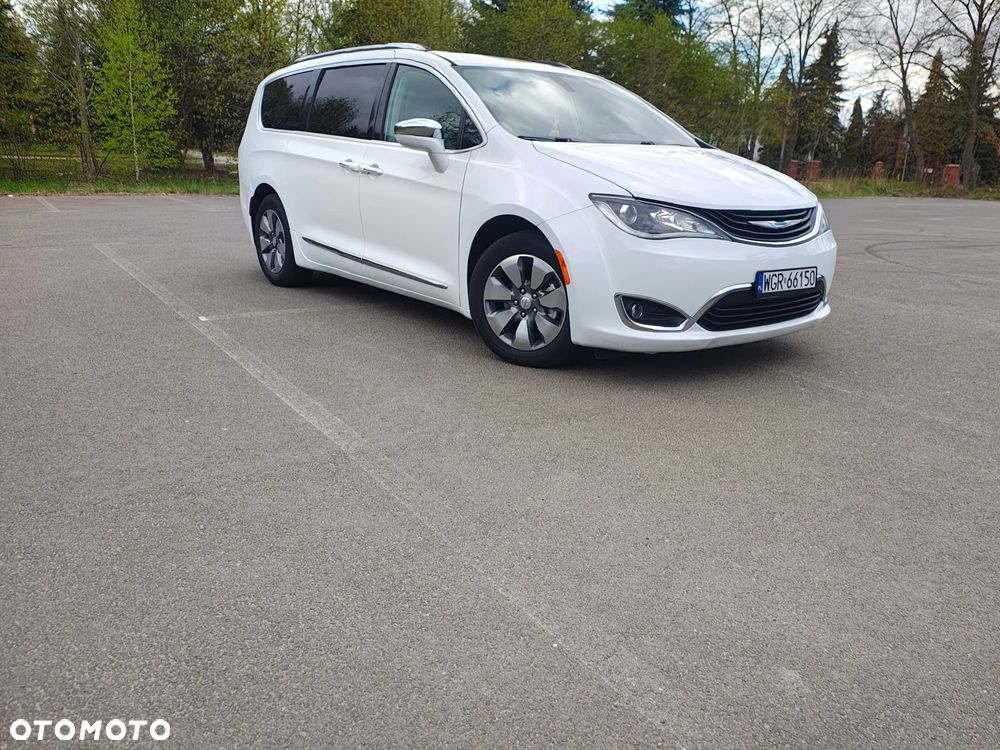 Chrysler Pacifica - 1