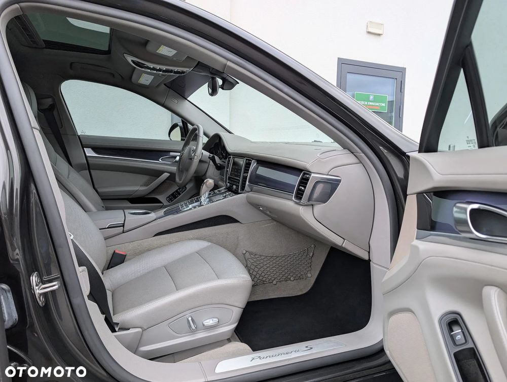 Porsche Panamera 4S PDK - 17