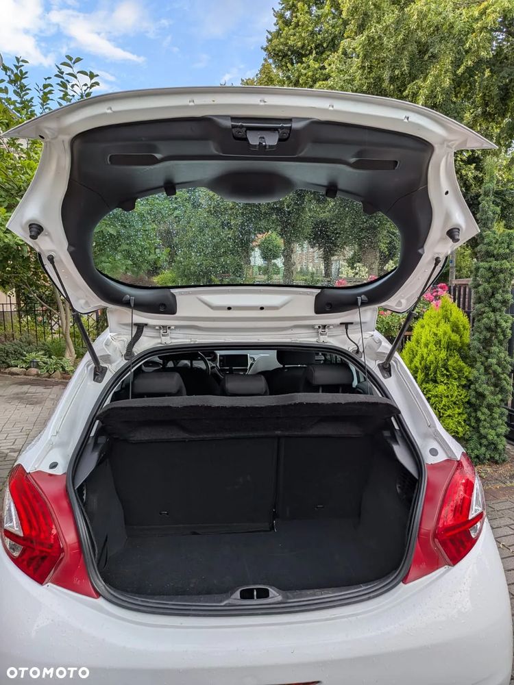 Peugeot 208 - 10