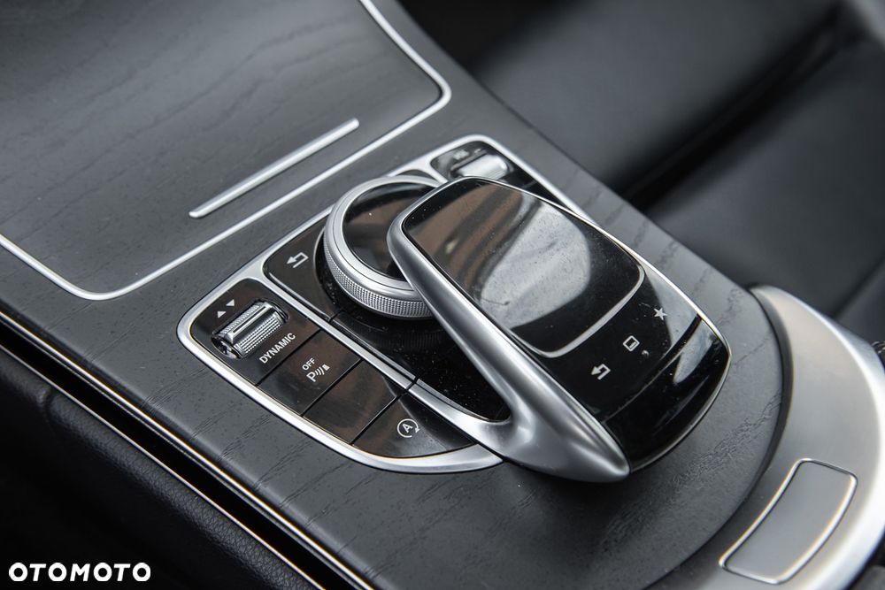 Mercedes-Benz Klasa C 400 4Matic 7G-TRONIC AMG Line - 27