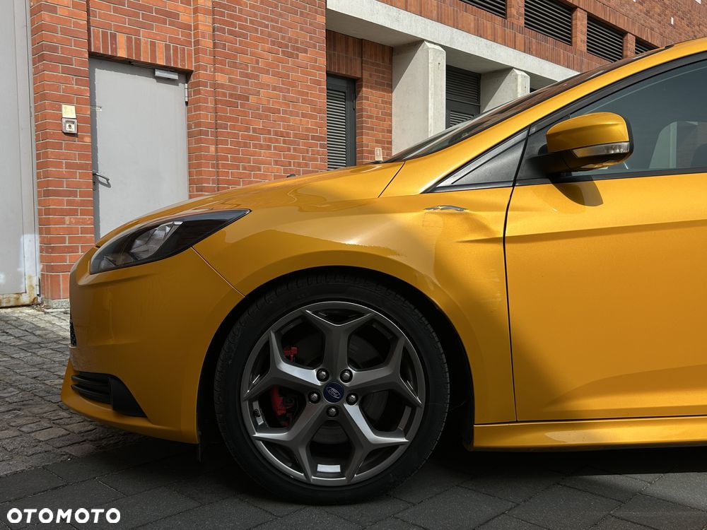 Ford Focus 2.0 EcoBoost ST mit Leder-Sport-Paket - 28