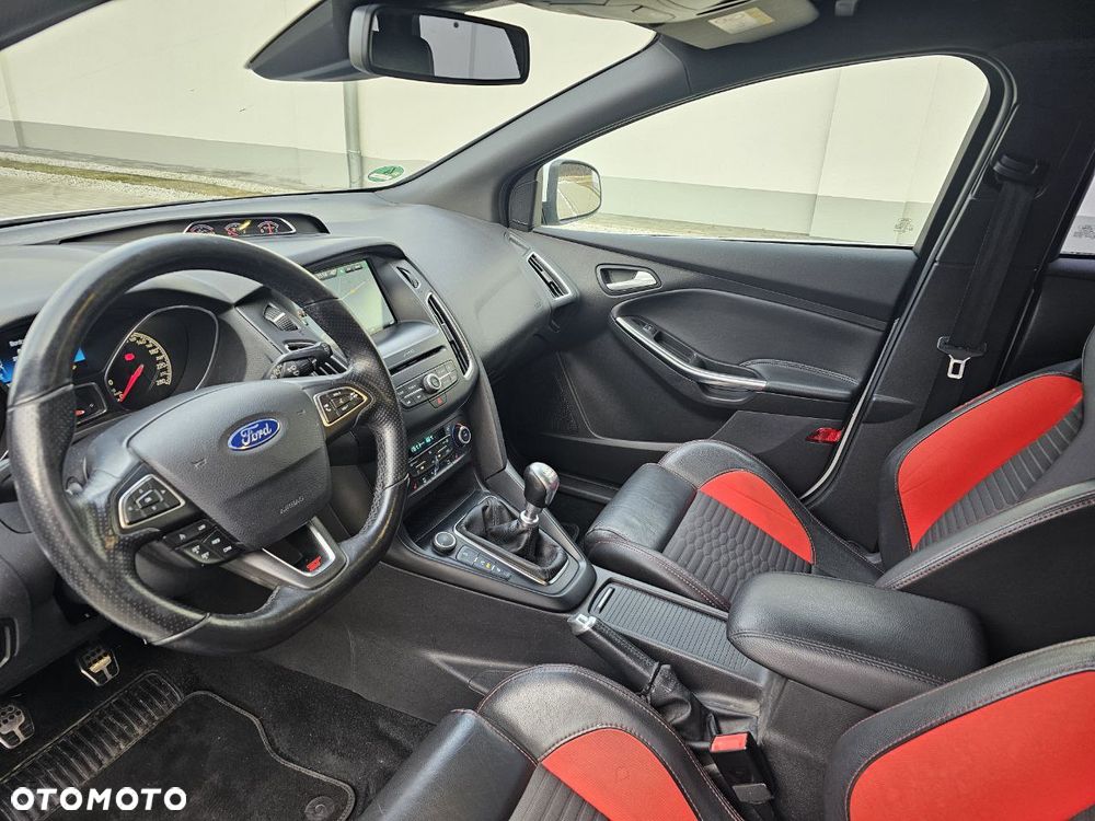 Ford Focus SW ST - 15