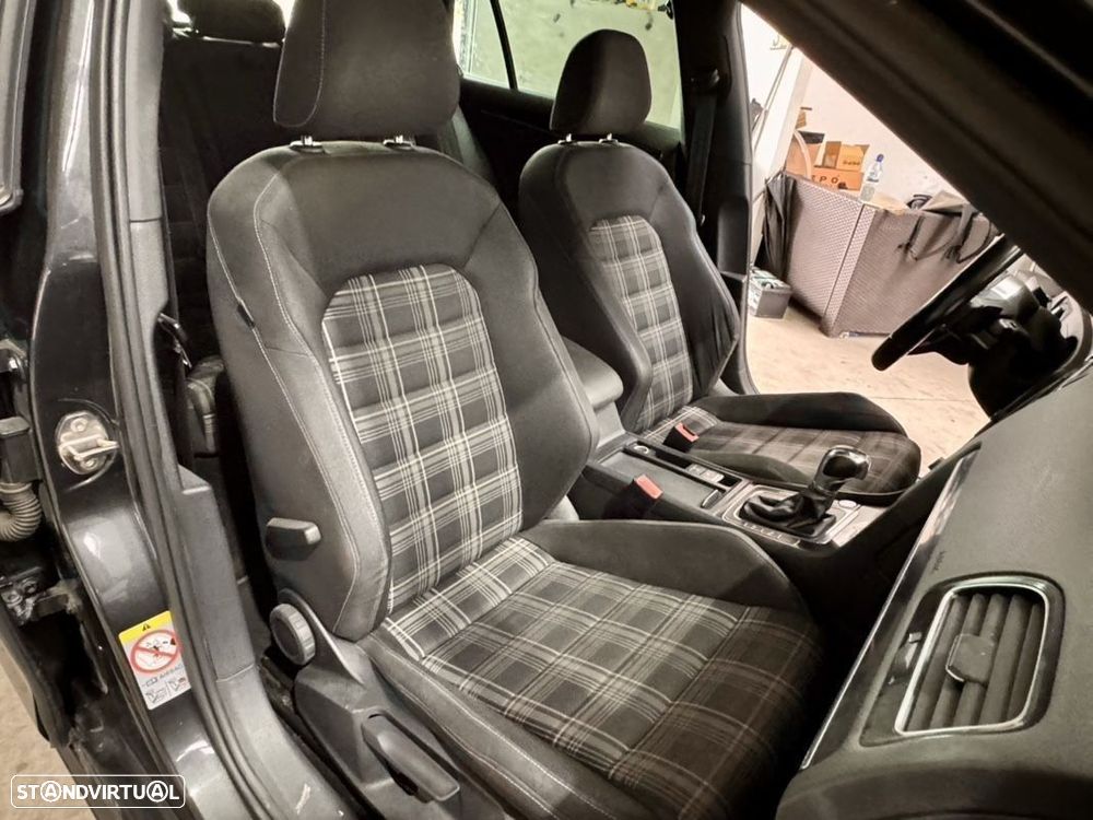 VW Golf 2.0 TDI GTD DSG - 13