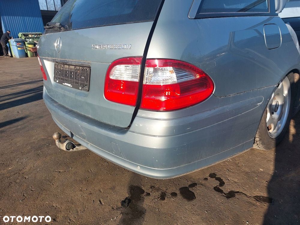 Mercedes W211 lampa tył prawa z błotnika - 1
