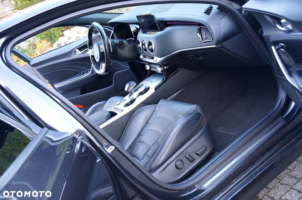 Kia Stinger - 36