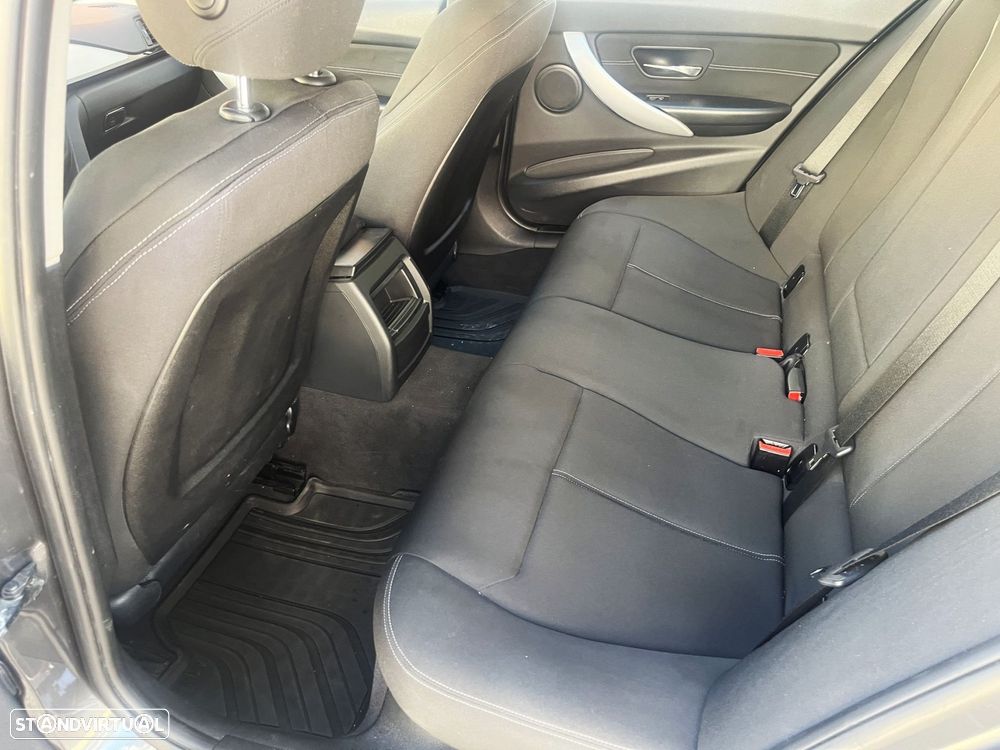 BMW 320 d Line Sport - 16
