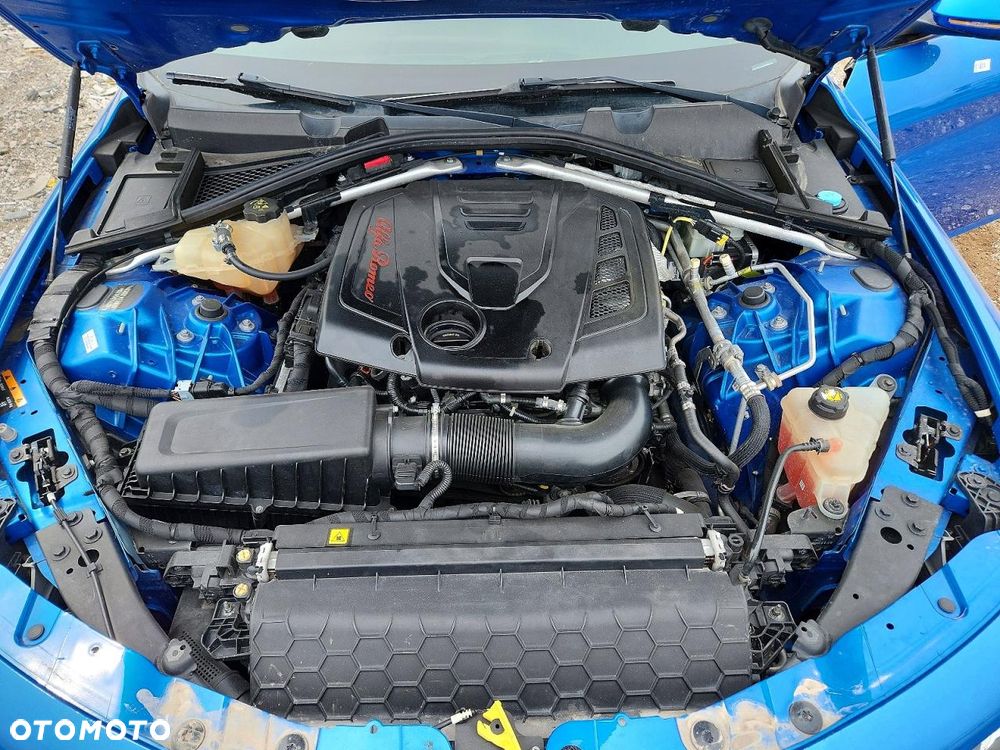 Alfa Romeo Giulia 2.0 Turbo 16V AT8-Q4 Ti - 10