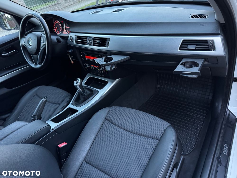 BMW Seria 3 320d DPF - 32