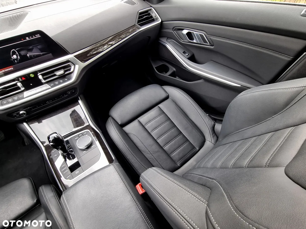 BMW Seria 3 320d xDrive Luxury Line sport - 14