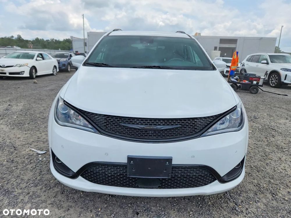 Chrysler Pacifica - 4