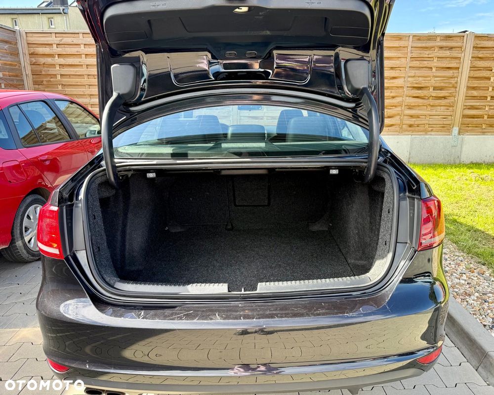 Volkswagen Jetta 2014 photo 2