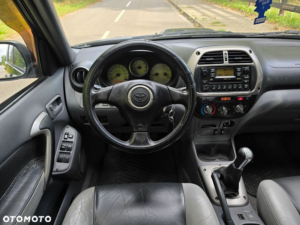 Toyota RAV4 D-4D 4x4 - 5