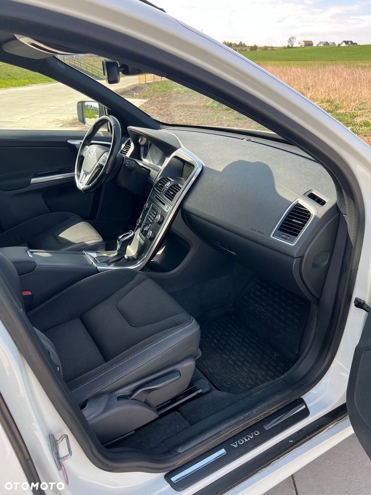 Volvo XC 60 D3 Momentum - 8