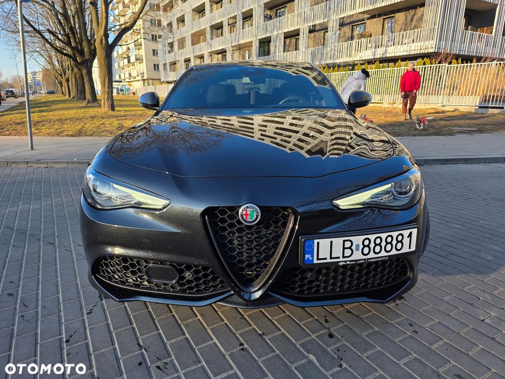 Alfa Romeo Giulia 2.0 Turbo 16V AT8-Q4 Estrema - 2