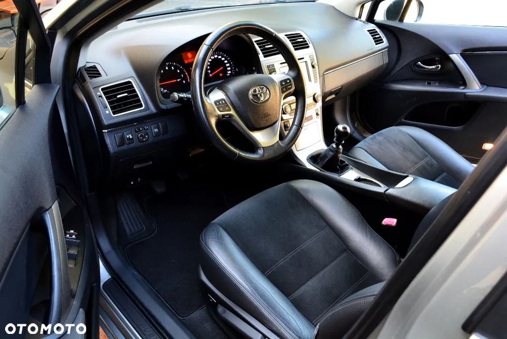 Toyota Avensis 1.8 Premium EU5 - 7