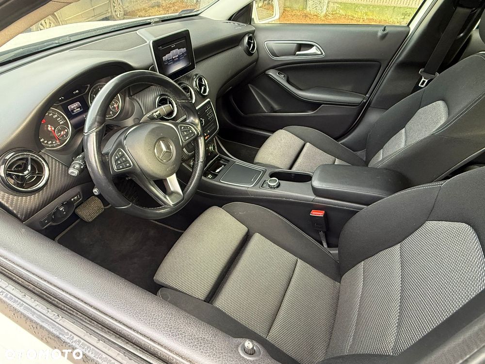 Mercedes-Benz GLA 200 d 7G-DCT Style - 14