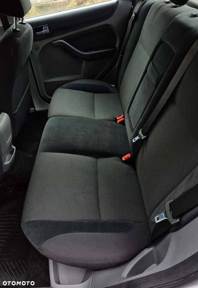 Ford Focus 1.6 Ghia - 18