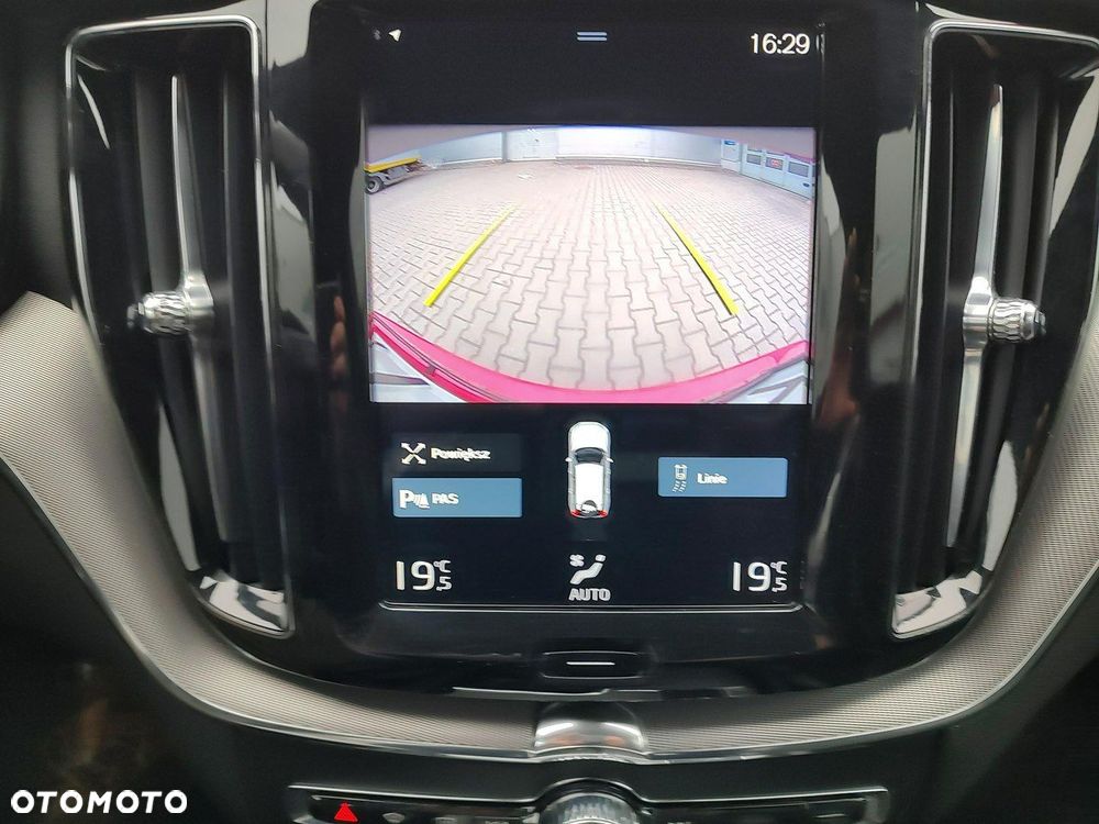 Volvo XC 60 D4 R-Design - 16