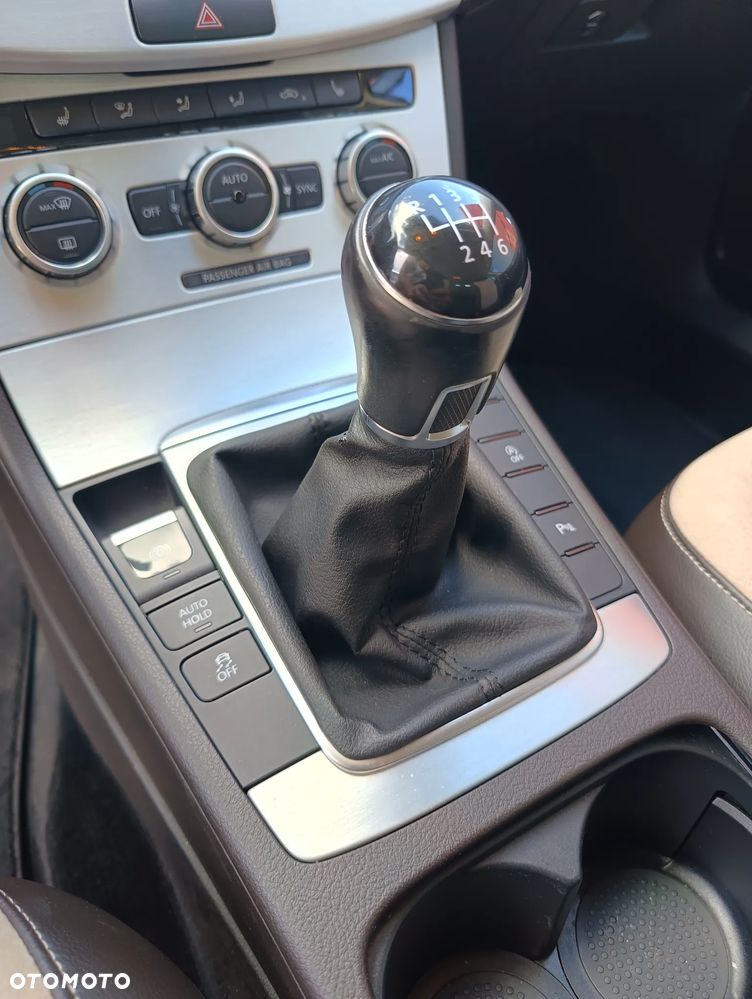 Volkswagen Passat - 30