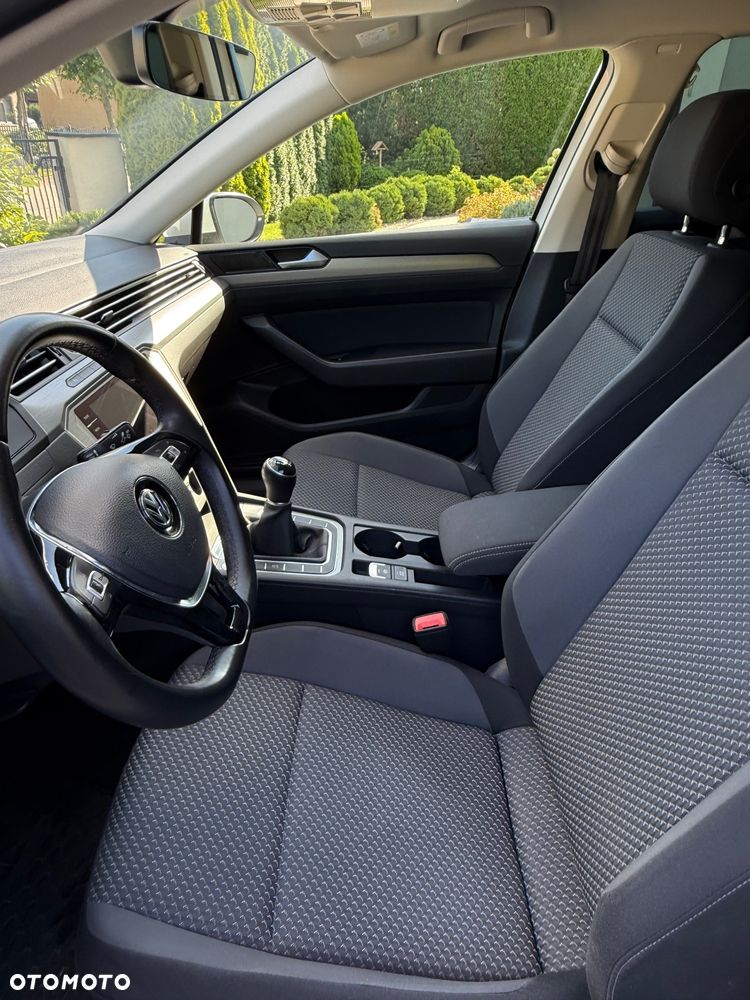Volkswagen Passat 2.0 TDI BMT Trendline - 11