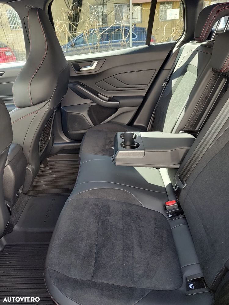 Ford Focus 2.3 Ecoboost 7DCT ST X - 37