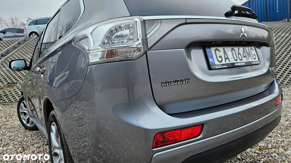 Mitsubishi Outlander 2.0 4WD Plus - 15