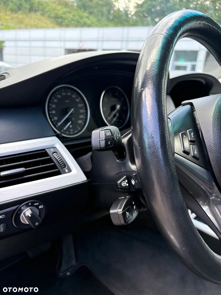 BMW Seria 5 550i - 34