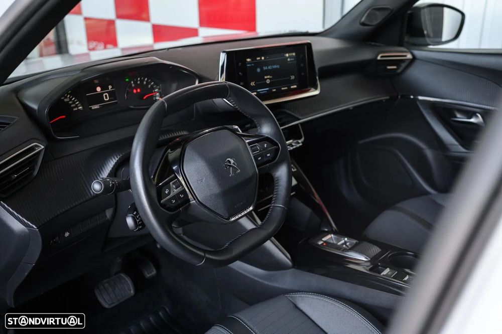 Peugeot 2008 1.2 PureTech Allure EAT8 - 25
