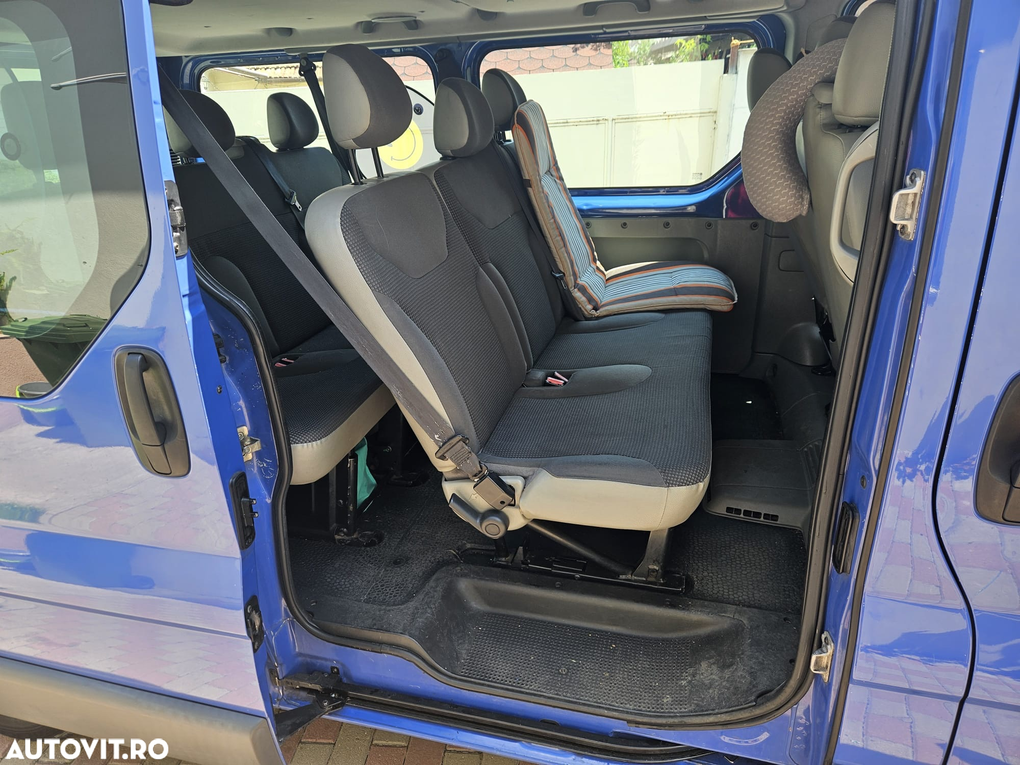 Opel Vivaro 2.5 CDTI L2H1 - 4