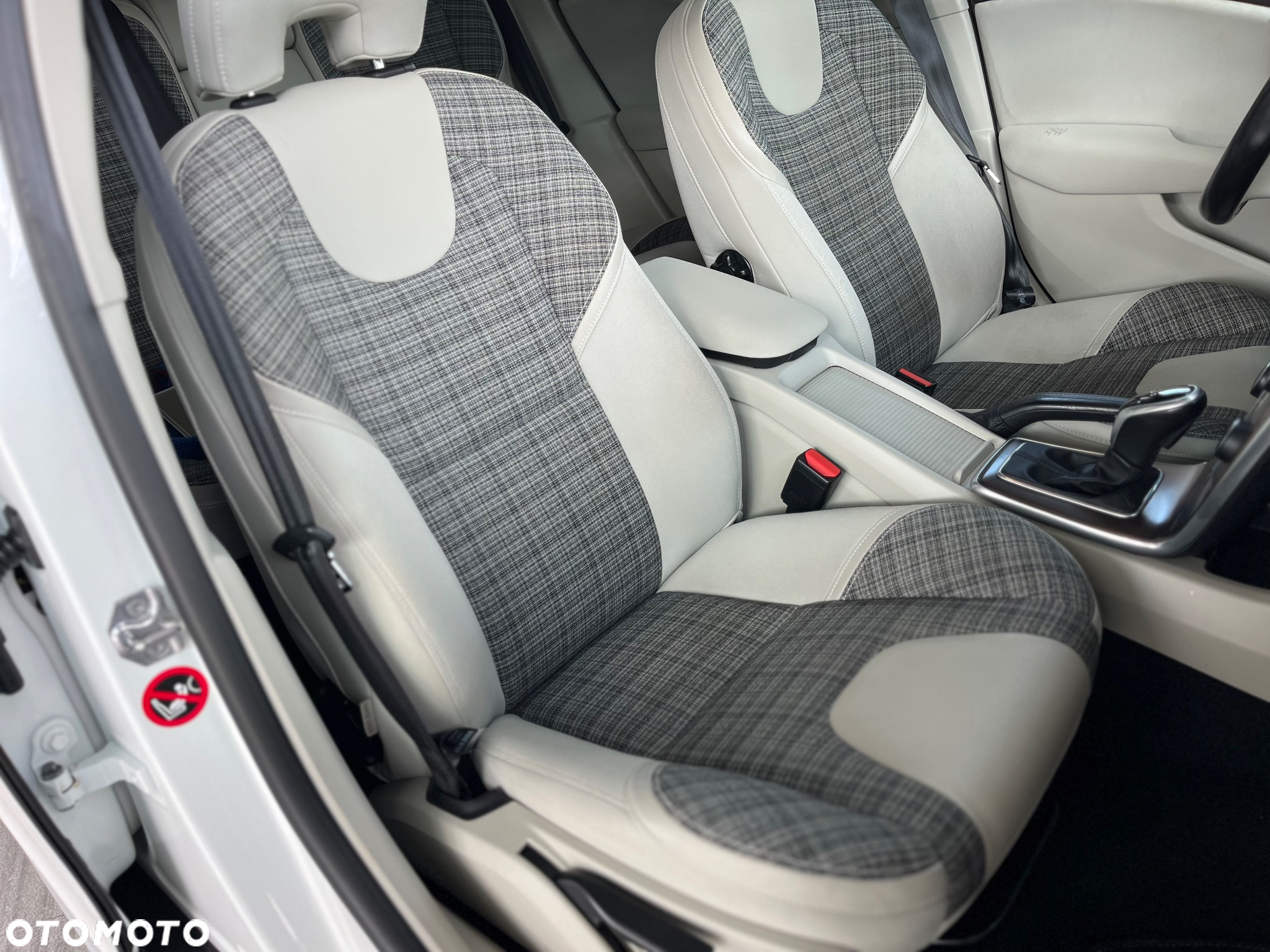Volvo V40 Cross Country D4 Geartronic Momentum - 26