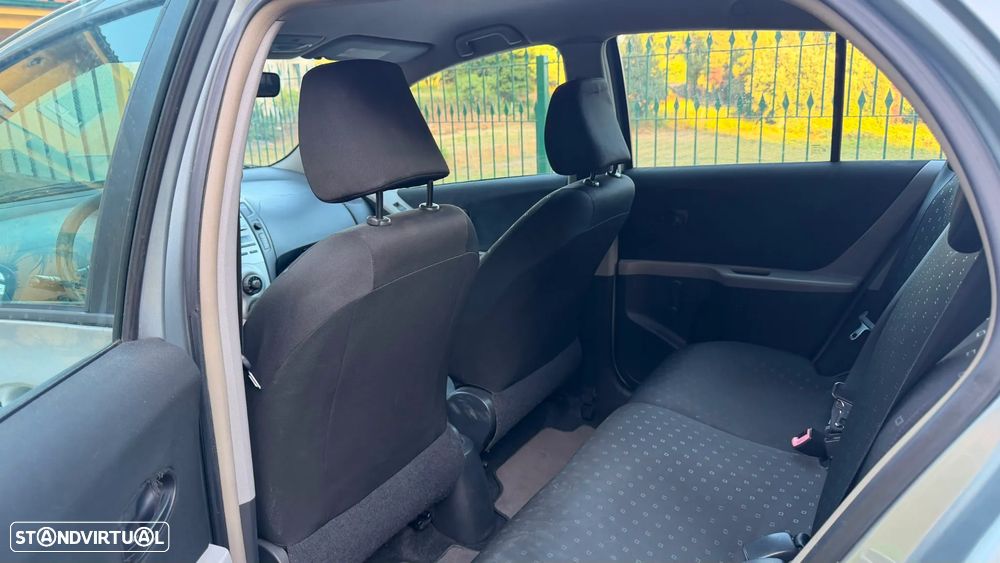 Toyota Yaris 1.0 VVT-i - 6