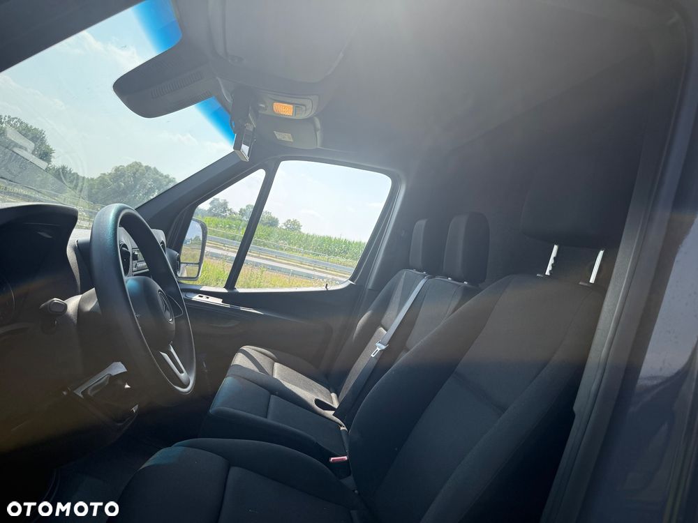 Mercedes-Benz Sprinter - 11